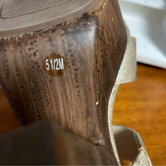 G By Guess Platform Stacey Sandal Block Heels Champagne Gold and Brown 5.5 - Picture 11 of 15